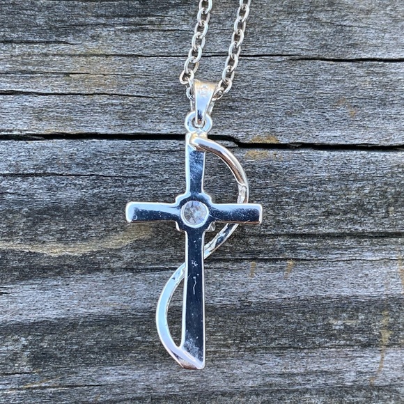 Cross necklace sterling silver plated with center CZ stone - Picture 2 of 7